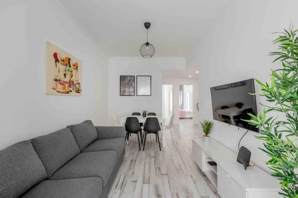 Lovely 3-Bedroom Condo W/ Free Parking On Premises Queluz Eksteriør bilde