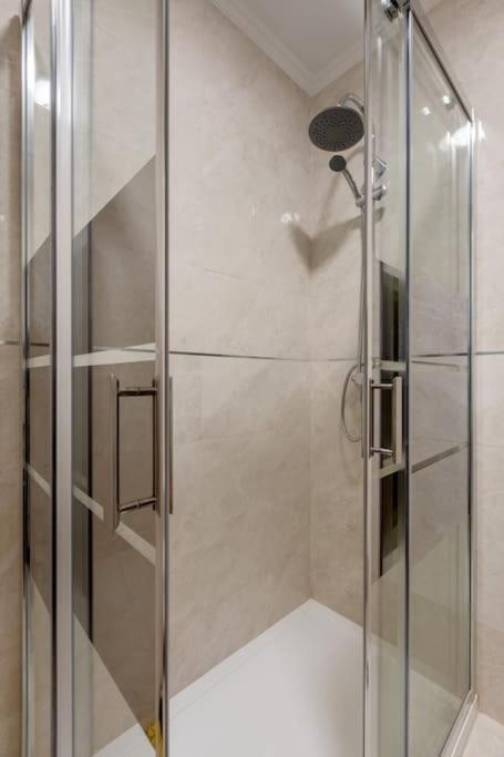 Lovely 3-Bedroom Condo W/ Free Parking On Premises Queluz Eksteriør bilde