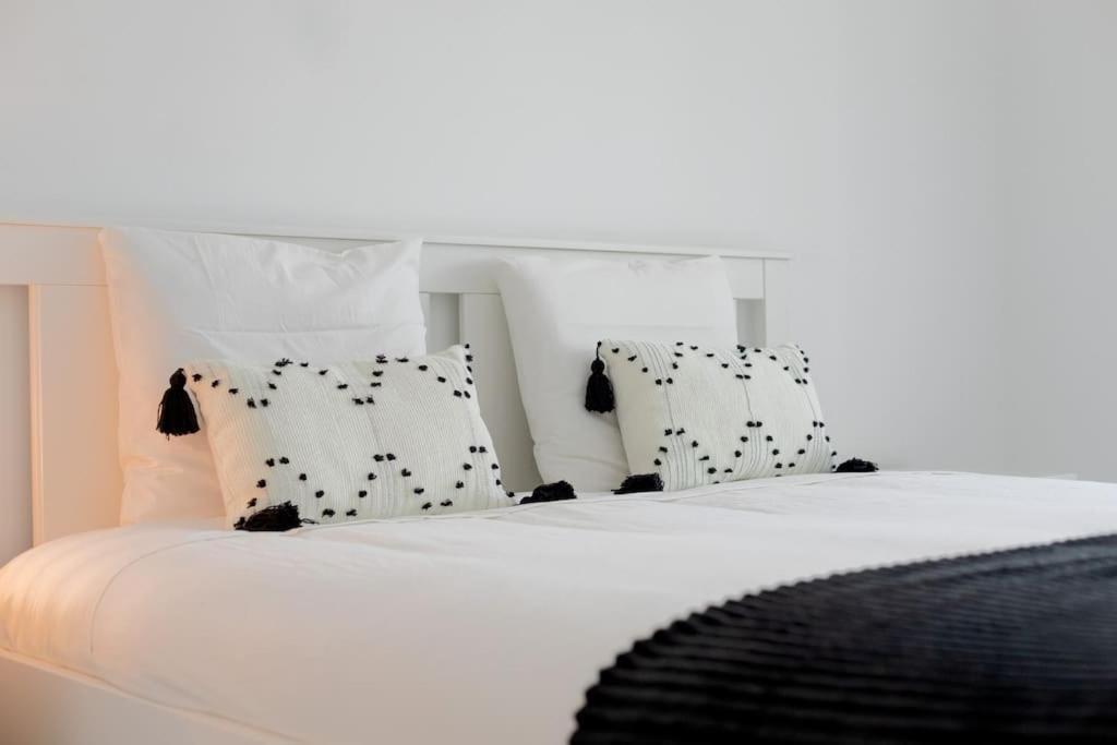 Lovely 3-Bedroom Condo W/ Free Parking On Premises Queluz Eksteriør bilde