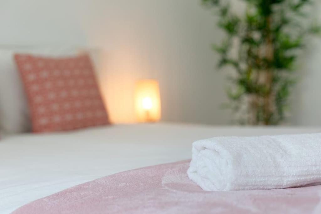 Lovely 3-Bedroom Condo W/ Free Parking On Premises Queluz Eksteriør bilde