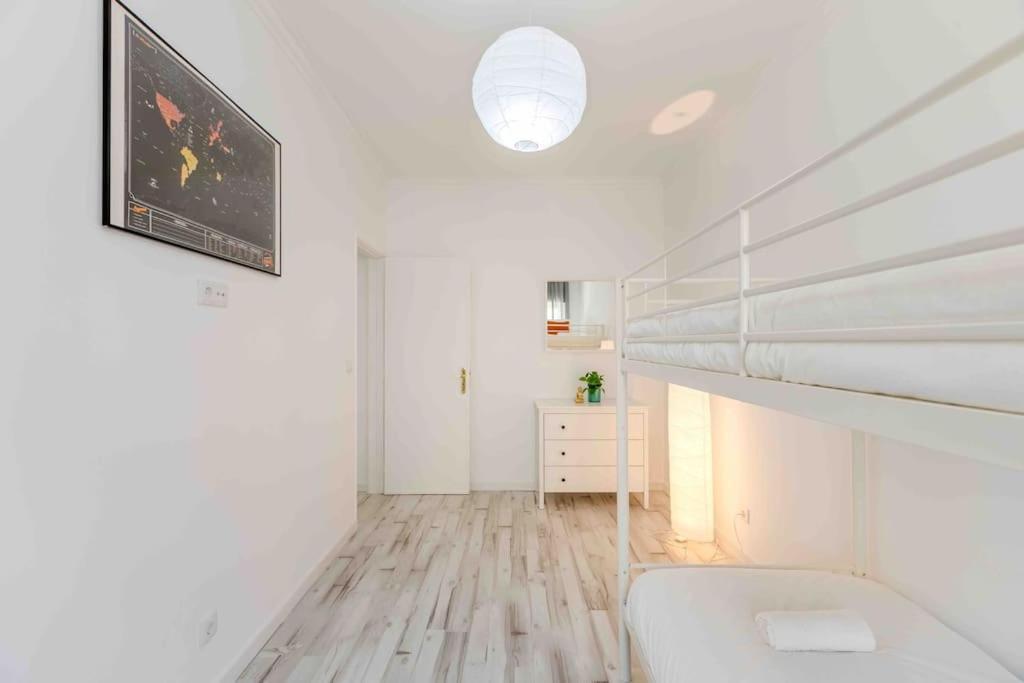 Lovely 3-Bedroom Condo W/ Free Parking On Premises Queluz Eksteriør bilde