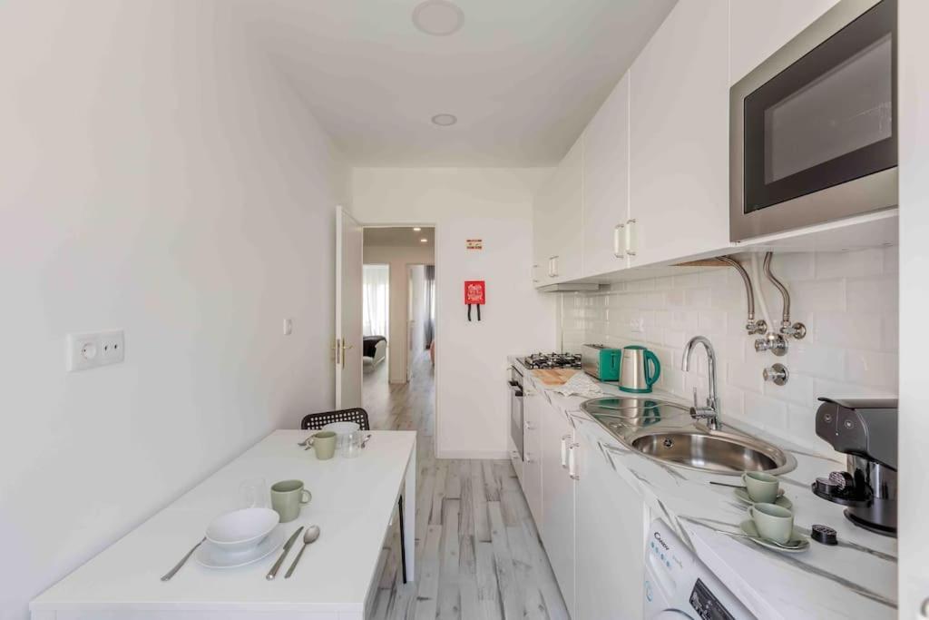 Lovely 3-Bedroom Condo W/ Free Parking On Premises Queluz Eksteriør bilde