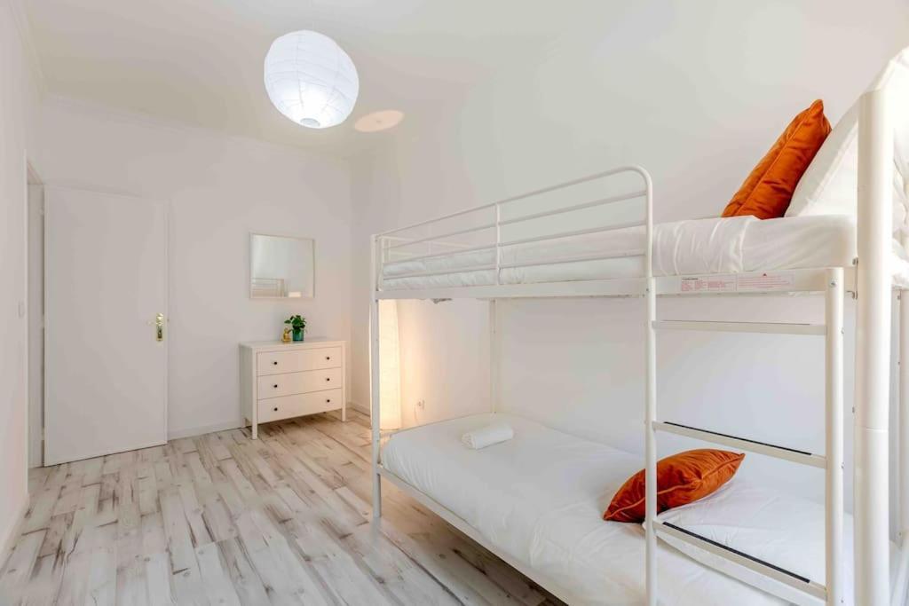 Lovely 3-Bedroom Condo W/ Free Parking On Premises Queluz Eksteriør bilde